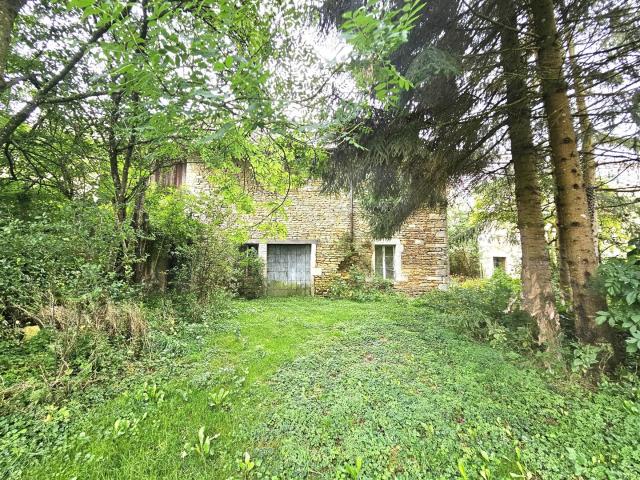MAISON DE VILLAGE A RENOVER