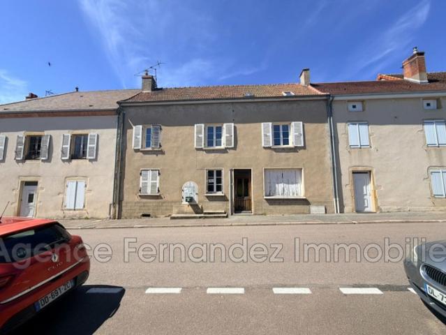 MAISON DE VILLAGE À RÉNOVER