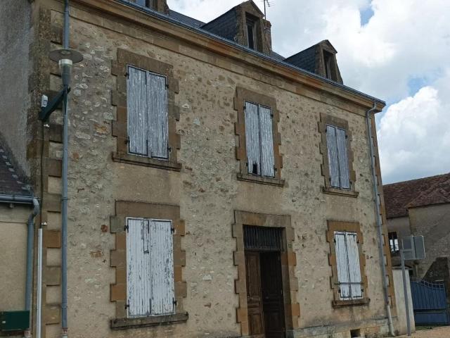 MAISON DE VILLAGE A RENOVER