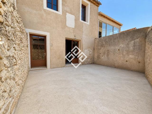 Maison de village à rénover à Ouveillan