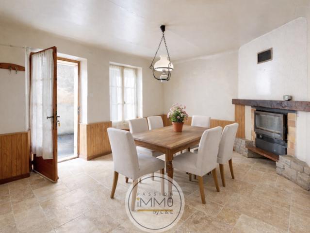 Maison de village à rénover à Saint Étienne les Orgues