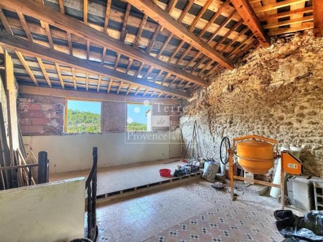 Maison de village à rénover au cœur de Roumoules