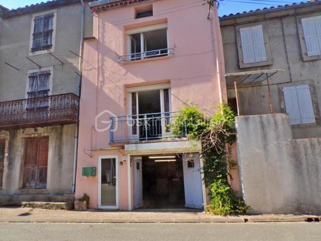 ? Maison de village à rénover avec toiture neuve: 86 m², garage, terrasse & combles aménageables ?