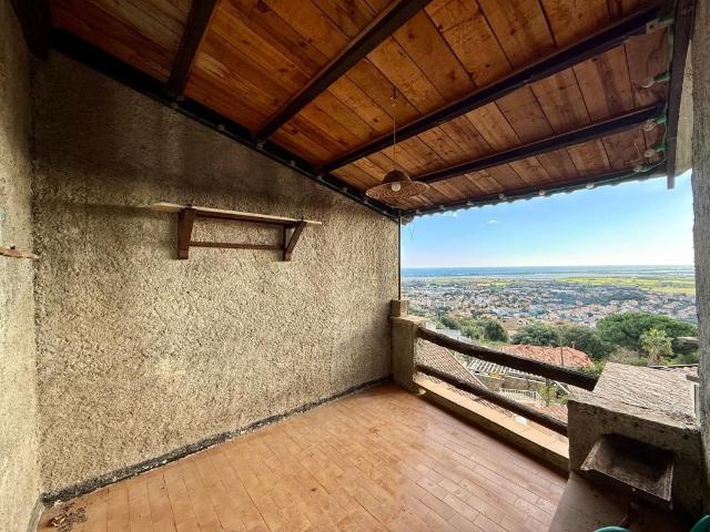Maison de village à rénover avec vue mer