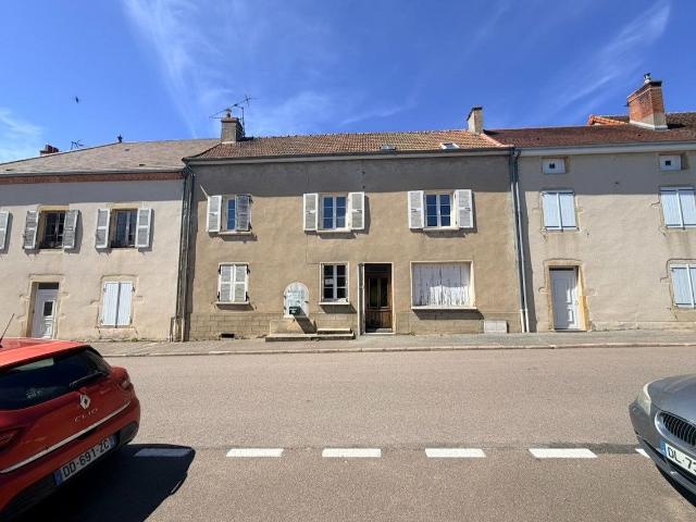 Maison De Village À Rénover. m² Semur en Brionnais