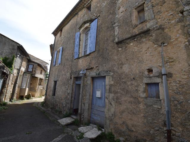 Maison de village à rénover Saint Trinit