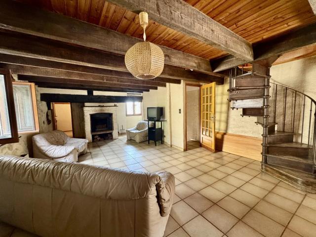 Maison de village à SANSA