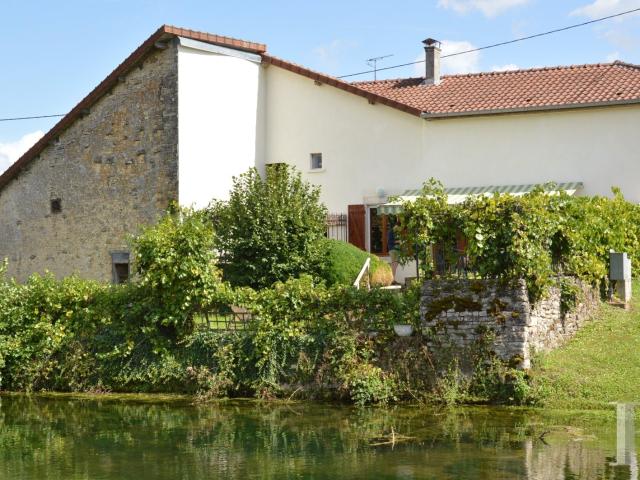 En Haute Marne, dans la vallée de la Blaise, une maison de vacan