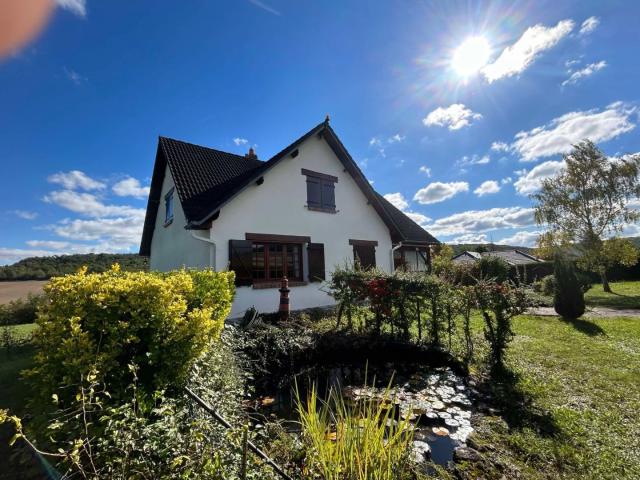 Maison de village avec grand terrain