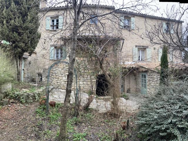 SAINT TRINIT Maison de village de 136 m² habitables sur terrai