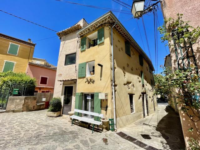 SECTEUR VENTOUX MAISON DE VILLAGE ENTIEREMENT RENOVEE