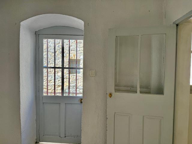 Maison de village 2 niveaux – Hameau calme Aix en Provence – Charme + Potentiel