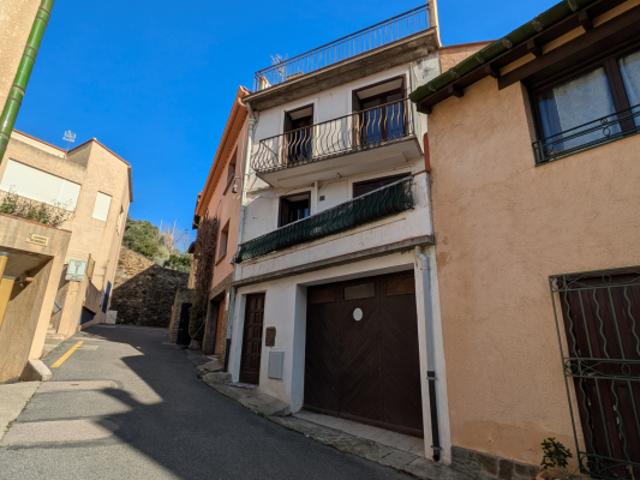 MAISON DE VILLAGE A VENDRE A COLLIOURE, AVEC GARAGE ET TERRA