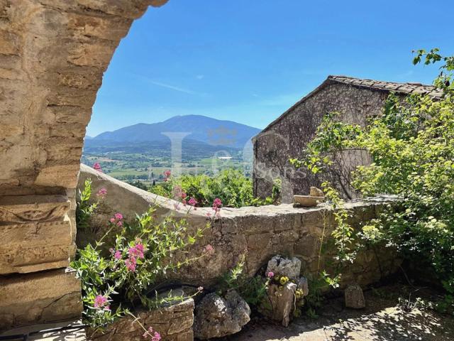 Maison de village à vendre avec vue Mont Ventoux. Fort poten