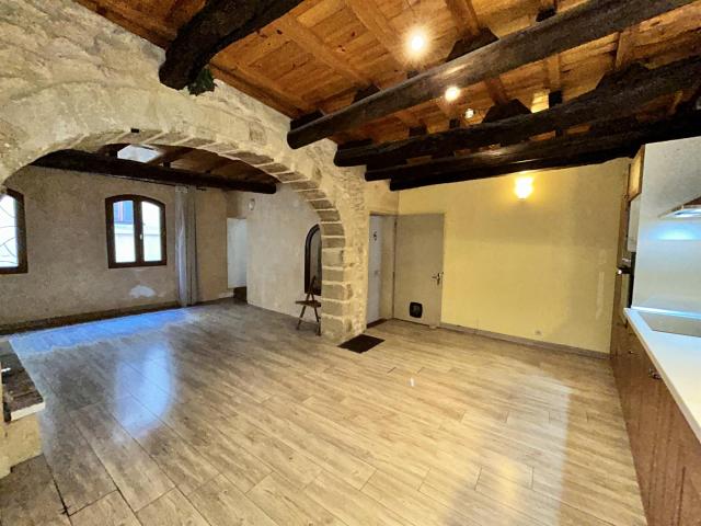 Maison de village au cœur de St Quentin La Poterie 83m² Saint Quentin la Poterie