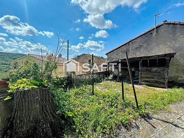 MAISON DE VILLAGE AU CALME A RENOVER