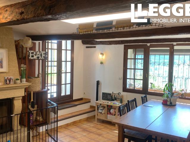 Maison de village au coeur de Bagnols en Forêt avec vue dégagée