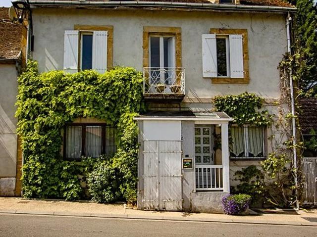 Maison de village authentique à vendre à Voussac 03