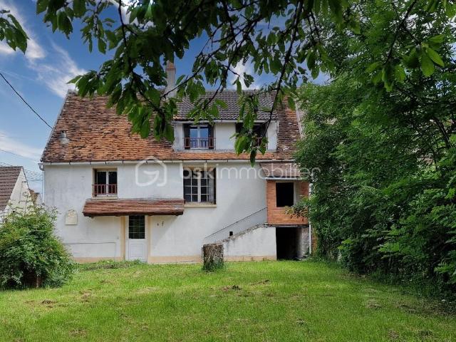 Maison de village avec atelier et garage