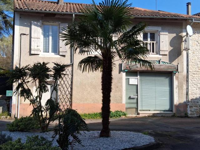 Maison de village avec ancien local
