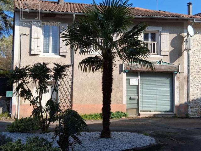 Maison de village avec ancien local