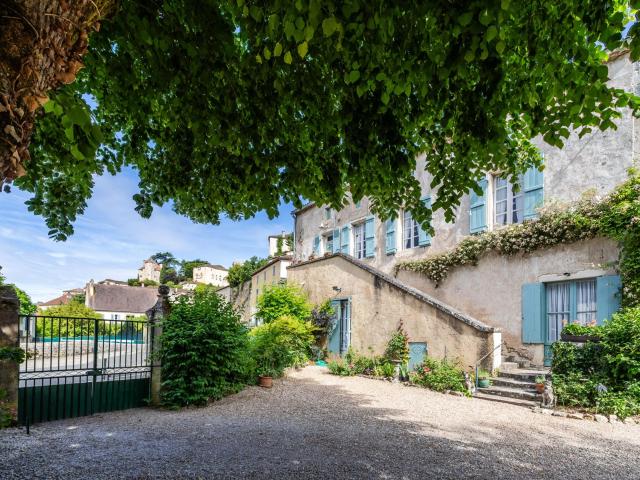 Maison de village avec annexe, jardin et garage 282m² Puy l'Evêque