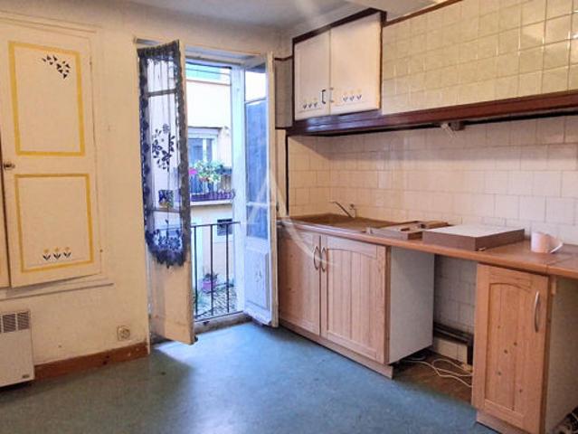 Maison de village, avec caves et garage 34600 LES AIRES