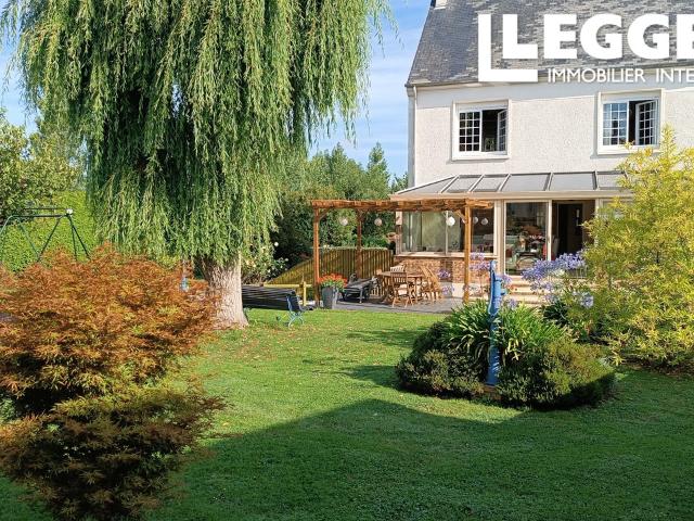 Maison de village avec commerces, 10 min plage d'Omaha Rénovée avec charme, jardin arboré, garages et véranda