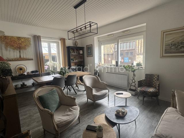 Maison de village avec cour, 2 chambres et un bureau