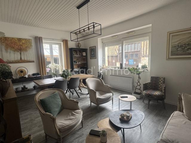 Maison de village avec cour, 2 chambres et un bureau. 80m² Miramont de Guyenne