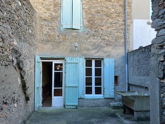 Maison de village avec cour