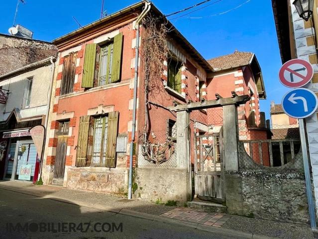 Maison De Village Avec Cour Et Garage 120m² Castelmoron sur Lot