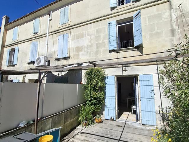 Maison de village avec cour et parking privé