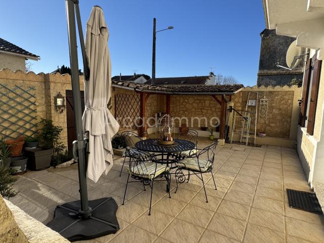 Maison de village avec cour intérieure, 5 chambres, à pied des commerces