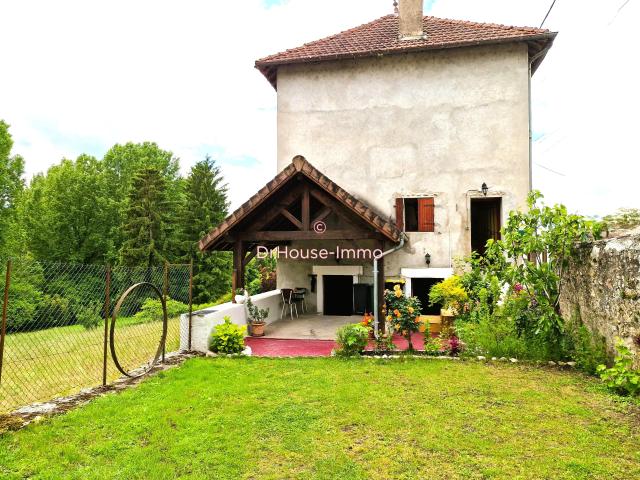Maison de village avec dépendance