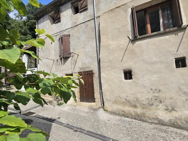 Maison de village avec dépendance