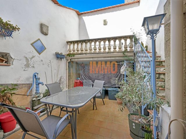 Maison de village avec extérieur