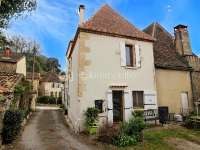Maison de village avec extérieur
