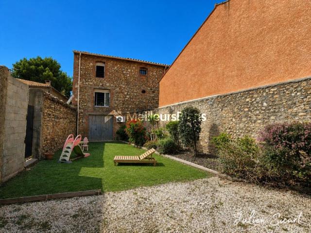 Maison de village avec extérieur et garage !
