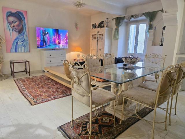 RARE – MAISON DE VILLAGE AVEC LOCAL INDÉPENDANT – MONTAUROUX