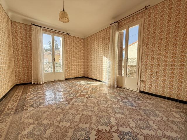 Maison de village avec fort potentiel 4 chambres Parcelle 341 m² Villeneuve la Rivière
