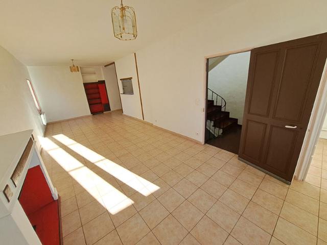 Maison de village avec garage