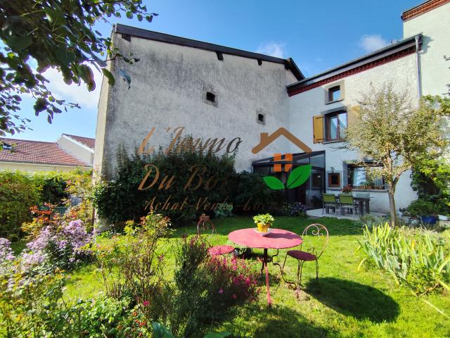 Maison de village avec garage et terrain