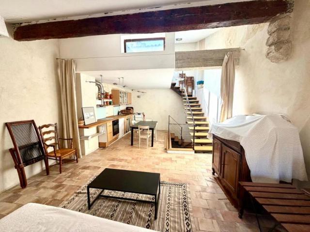 MAISON DE VILLAGE AVEC GARAGE ET TERRASSE