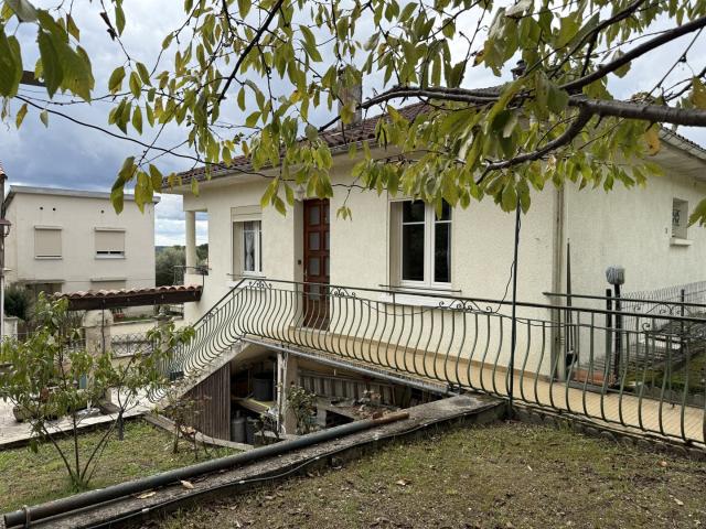 Maison de village avec garage et jardin à Montréal du Gers