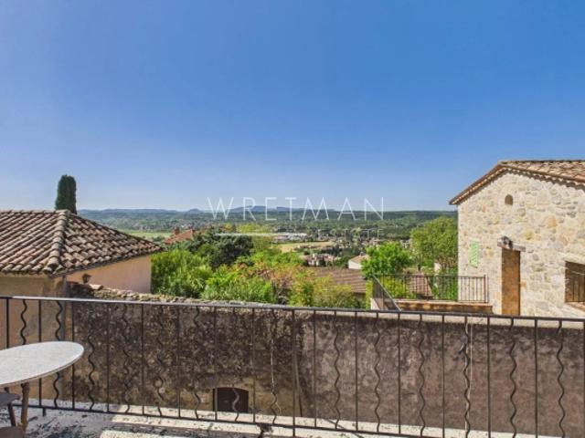 Maison de village avec garage, jardin et vue Fayence