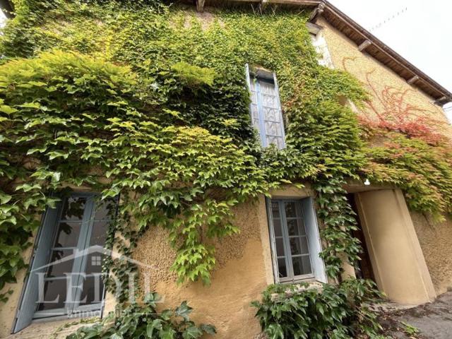 Maison de village avec grand garage et jardinet
