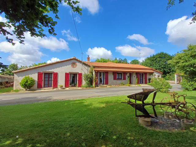 Maison de village avec grange