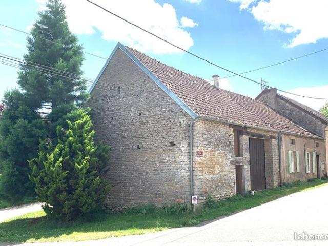 Maison de village avec grange