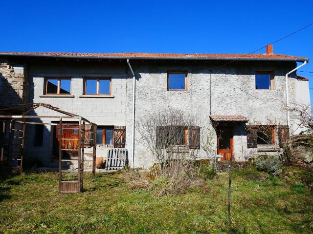 Maison de village avec grange et terrain